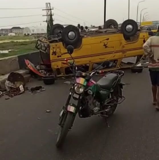 LASTMA RESCUES 7 COMMERCIAL BUS PASSENGERS AFTER COLLISION WITH LBSL BUS IN LAGOS