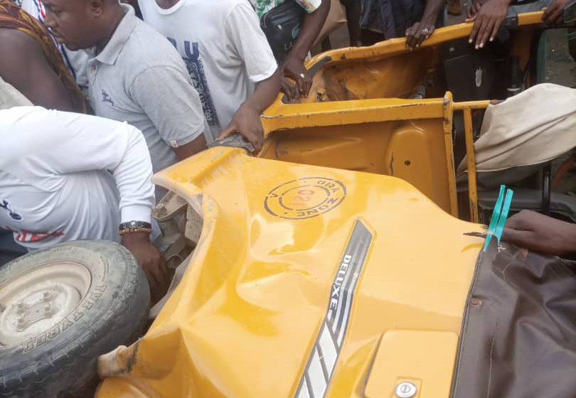 ONE-WAY DRIVER KILLS TRICYCLE OPERATOR, PREGNANT WOMAN, INJURES 2 SCHOOL CHILDREN AT AGO-PALACE WAY, LAGOS