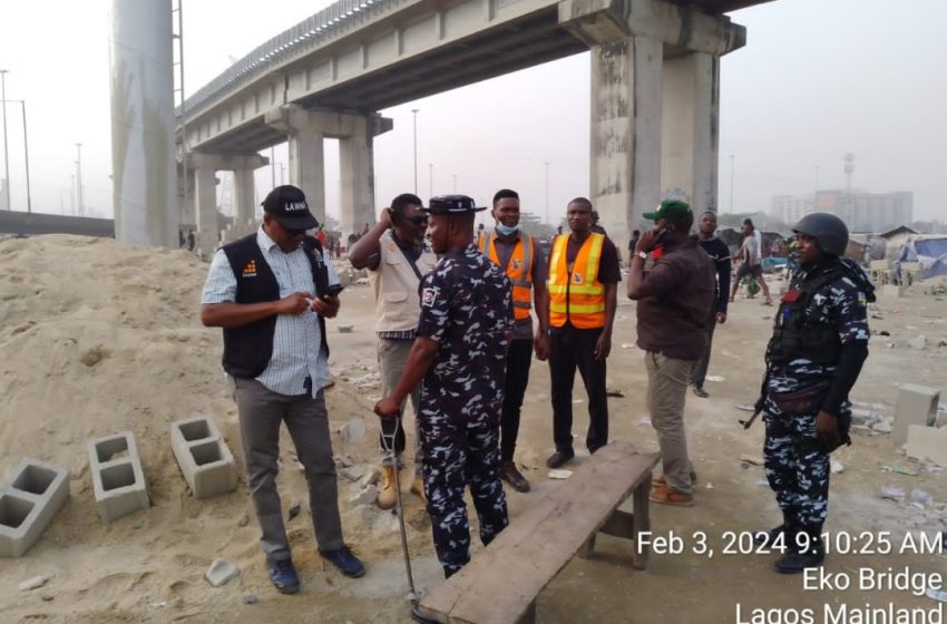  LASG Clears Illegal Squatters from Ijora Under Bridge, Over Environmental Concerns